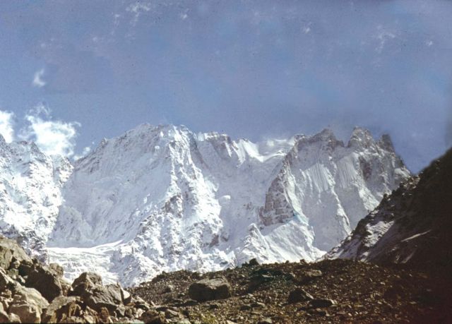 �������